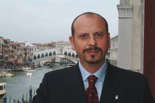 foto con sfondo ponte